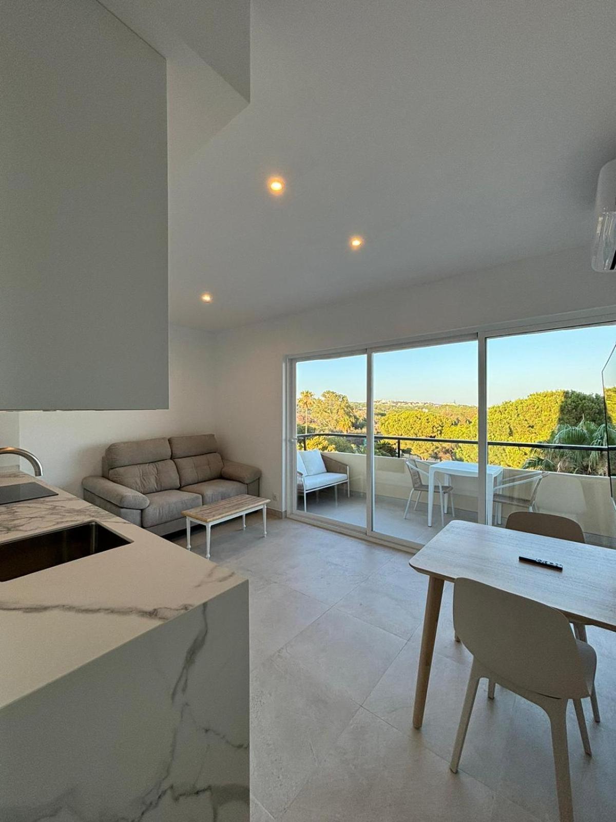 La Del Sol Apartment *